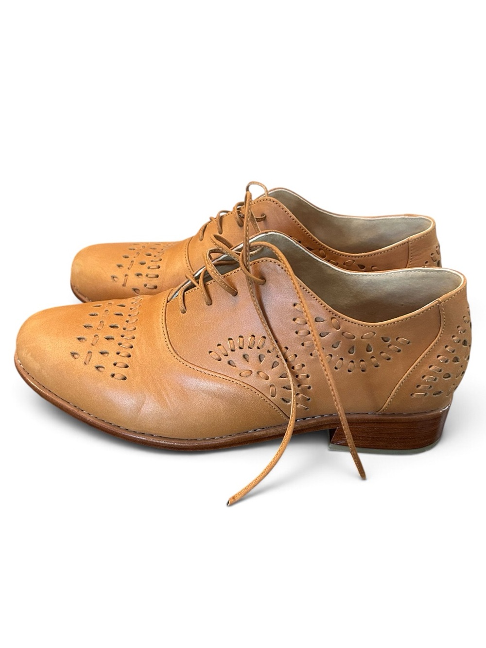 ELF  Men’s 11 Heartbreak Cutout Leather Oxfords Tan with Stitching